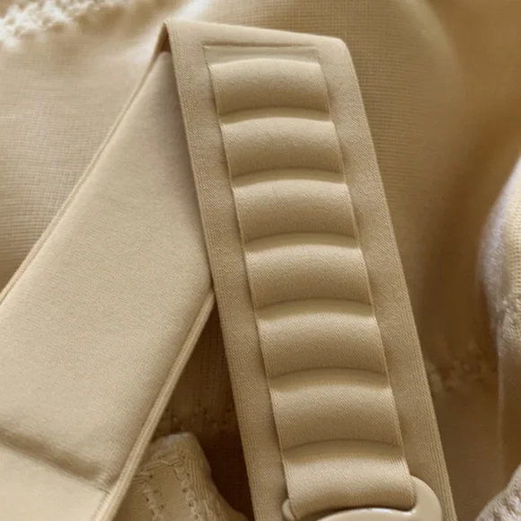 Full Figure Bras  Size 42DD - Picture 6 of 8